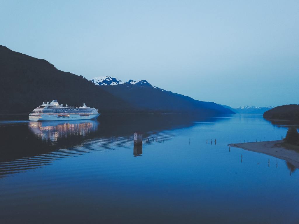 Best Alaskan Cruises: Top 5 Vacations at Sea Most Recommended by Travel Experts