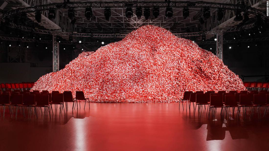 Milan Fashion Week 2023: The Nafta show opens against the backdrop of 200,000 condoms