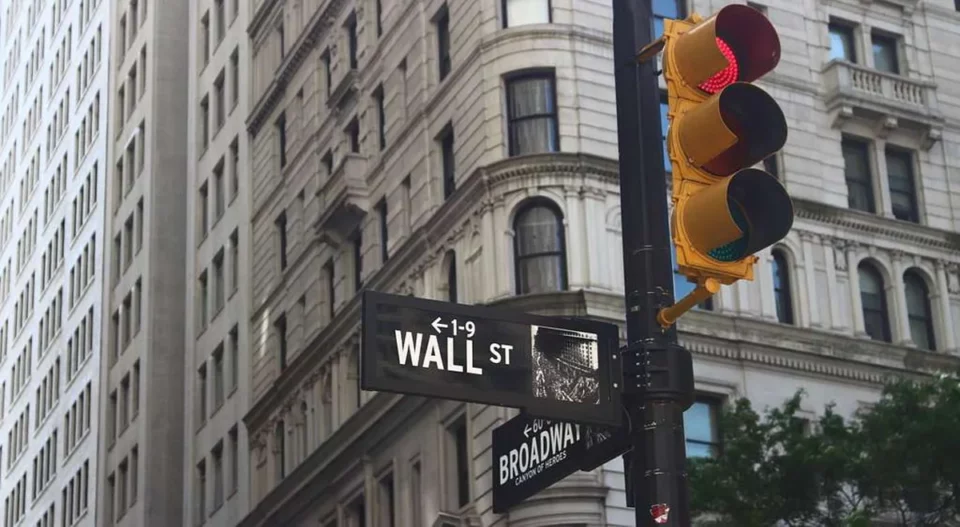 Wall Street Wavers as Bond Volatility and Oil Prices Overshadow Trump-Xi Summit Optimism