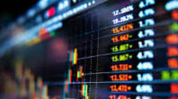 Nasdaq Closes at Record High as Tech Giants Rally and Oil Prices Ease Ahead of Earnings Season