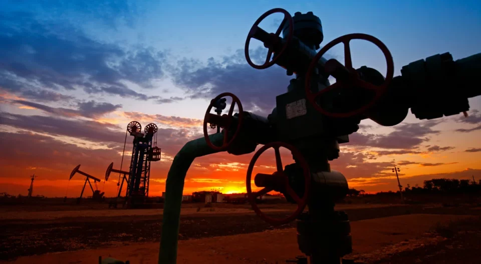 Oil Stays Above $100 as Saudi Attacks Outweigh Russian Diesel Deal