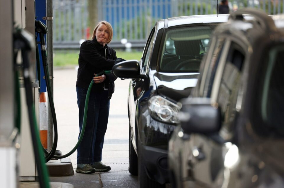 UK Inflation Climbs to 3.5% as Fuel Costs Squeeze Households Ahead of Budget